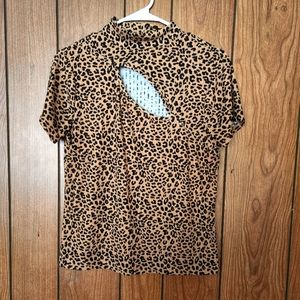 NWOT Vine & Valley Leopard Print Short Sleeve Top Size L